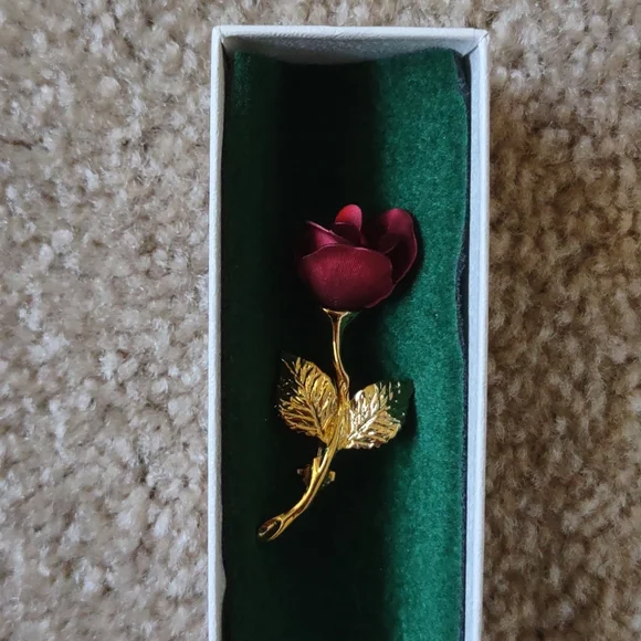Giovanni Jewelry rose pin - Picture 2 of 6